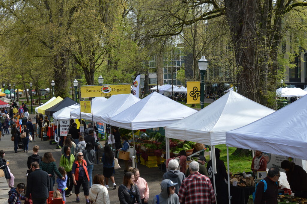 photo of a busy farmers market