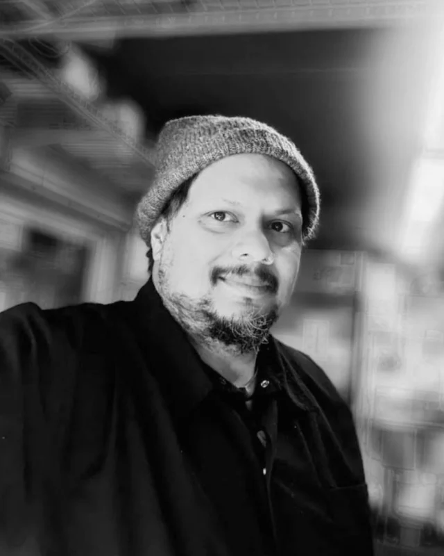 Join Chef Deepak Saxena at King Farmers Market on Sun, June 29, 11 am - 1 pm!

As part of our Chef in the Market series this season, we are delighted to welcome back Chef Deepak for a recipe demo, highlighting the freshest seasonal produce sourced directly from local vendors. (Swipe to see his appearance last year!)

Everyone is invited to stop by the Chef's booth to see his culinary expertise and learn about the local ingredients he uses. You can also sample the recipe and ask questions! 

Hope to see you at King Farmers Market this Sunday at NE 7th & Wygant.

About the Chef:
Deepak Saxena is a tech industry escapee who decided to follow his passion for cooking in 2015 and open the award-winning DesiPDX food cart serving "Local Fare with Indian Flair" - highlighting the best of NW ingredients and using Indian spices and techniques to create new dishes.

Follow Deepak & his restaurant @desipdx!