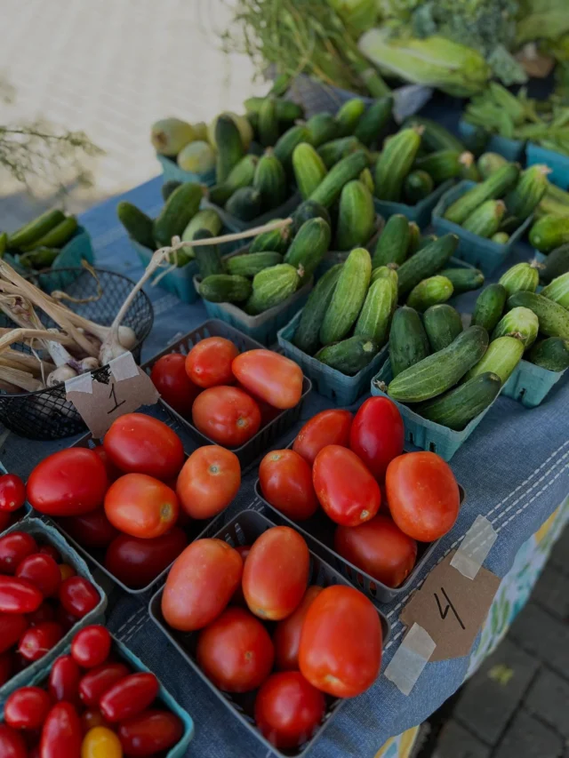 Farm to table, more like charm to table!✨✨
Come down and visit us today form 9-2pm!

🌽🫑🌶️🥒🍆🍑🍒

Lents International Farmers Market
Sundays, 9 am - 2 pm thru Nov 23
SE 92nd & Reedway
